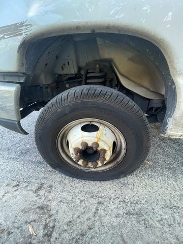 Dually truck flat tire repair