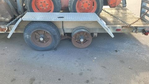 Equipment trailer tire replacement